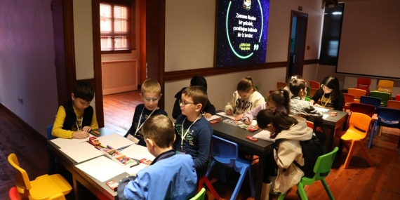 İzmit Belediyesi çocuk atölyeleri ile çocukların ara tatili renkleniyor