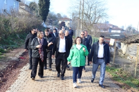 izmit-belediyesi-hakkaniye-ve-terzibayiri-mahallesinde-ihtiyaclari-yerinde-inceledi-WEQ7Hiht.jpeg