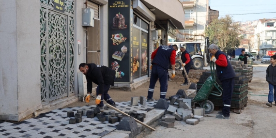 İzmit Belediyesi, Şehit Kazım Caddesi’nde çalışmalara tüm hızıyla devam ediyor