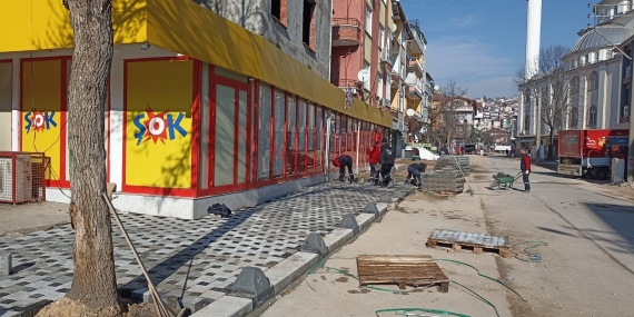 İzmit Belediyesi, Şehit Kazım Caddesinde çalışmalarına devam ediyor