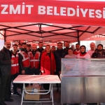 izmit-belediyesi-yilin-ilk-gunu-daricada-sicak-yemek-hizmeti-vermeye-devam-etti-LSwhCl3q.jpeg