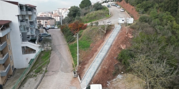 izmit-belediyesinden-serdar-mahallesine-yeni-merdiven-fKqF5p4O.jpeg