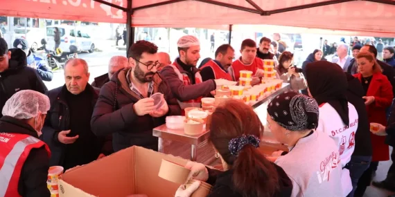 İzmit Darıca’da sıcak yemek hizmetine devam