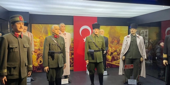 İzmit’e Yılmaz Büyükerşen Balmumu Heykel Müzesi müjdesi