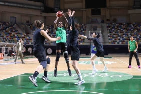 izmitin-kadin-basketbolculari-rotayi-nesibe-aydin-macina-cevirdi-TXMQXzfv.jpg