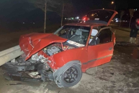 izmitte-3-aracli-zincirleme-trafik-kazasi-4-yarali-4D7estFm.jpg