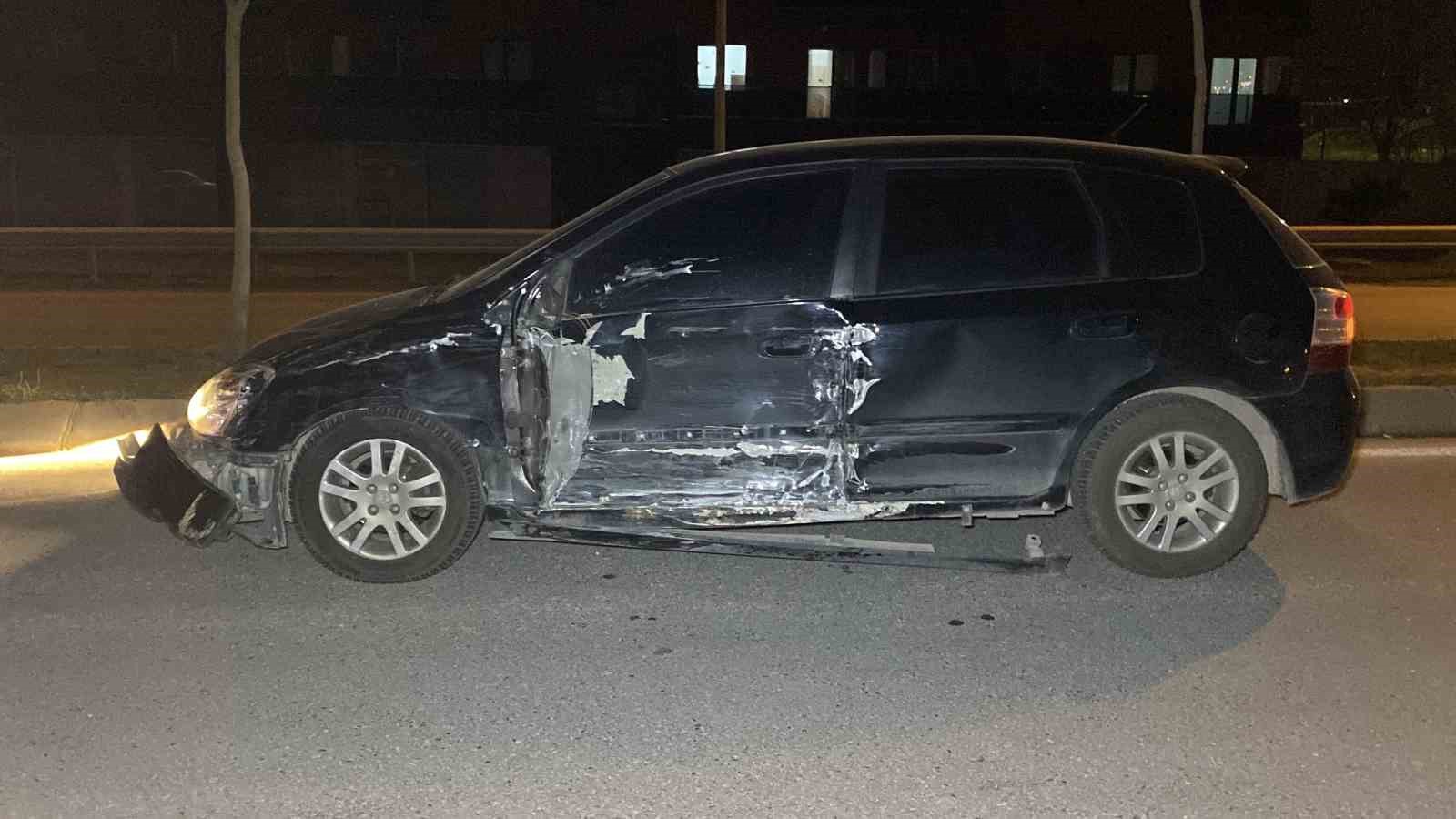 İzmi̇tte 3 Araçlı Zi̇nci̇rleme Trafi̇k Kazası: 4 Yaralı