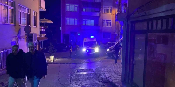 İzmit’te 4 katlı binada çıkan yangında 2 kişi dumandan etkilendi