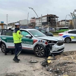 jandarma-trafik-otosu-ile-hafif-ticari-arac-carpisti-1-yarali-lTCcaqsU.jpg