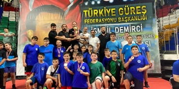 kagitspordan-sampiyonluklarla-dolu-bir-yil-Qle9CHmt.jpg