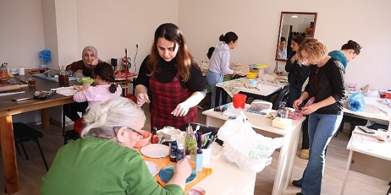 Kartepe’de Seramik Kursuna Büyük İlgi