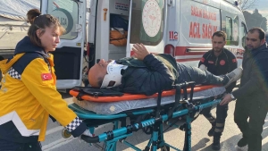 Kazada Araçlar Hurdaya Döndü: Sıkışan Yaralıları İtfai̇ye Çıkardı
