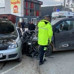 Kazada Araçlar Hurdaya Döndü: Sıkışan Yaralıları İtfai̇ye Çıkardı