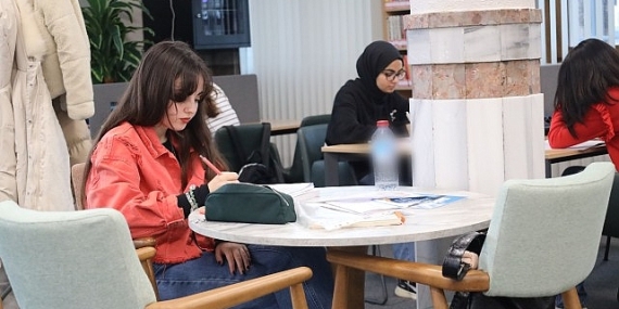 Kocaeli gençliği, Zübeyde Hanım Kütüphanesi’ni çok sevdi; Kitabın kalbi ‘Zübeyde Hanım’da atıyor