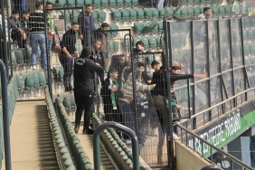 kocaelispor-igdir-macinda-tribunde-olay-cikti-1-SWFIWsdN.jpg