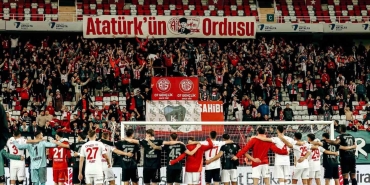 kocaelisporlu-taraftarlar-antalyaspora-kesilen-para-cezasina-ortak-oldu-4BfrHZjR.jpg