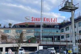 kolejde-ogretmenin-ogrencilere-cinsel-istismarda-bulundugu-iddiasi-JQC9JkkF.jpg