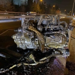 otomobilin-motoru-yerinden-koptu-1UFHyGVV.jpg