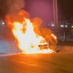 sanayiden-yeni-cikan-araba-alev-alev-yandi-tsay5rIR.jpg