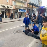 yaraliya-ilk-mudahaleyi-yoldan-gecen-hasta-nakil-ambulansi-ekipleri-yapti-C1tfiZ4S.jpg