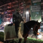 yeni-yila-at-ustunde-girdi-RjPLcx5L.jpg