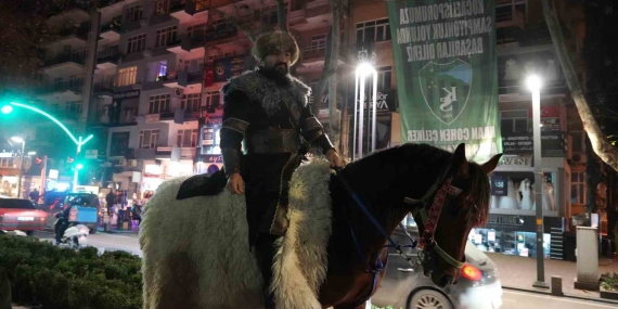 Yeni yıla at üstünde girdi