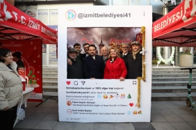 yilbasi-heyecani-izmit-belediye-meydaninda-yasaniyor-gWYqKZCm.jpeg