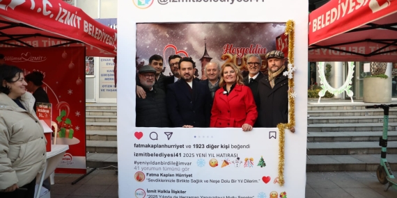 Yılbaşı heyecanı İzmit Belediye Meydanı’nda yaşanıyor