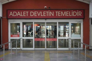 16-yasindaki-kizi-otobuste-istismar-ettigi-iddia-edilen-sofor-beraat-etti-DJmVwhwP.jpg
