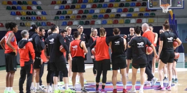 A MİLLİ KADIN BASKETBOL TAKIMI, İZLANDA MAÇINA MORALLİ HAZIRLANIYOR BAŞANTRENÖR EKREM MEMNUN: "AVRUPA ŞAMPİYONASI'NA HAZIRLIK OLARAK GÖRÜYORUZ" "İLK HEDEFİMİZ 6’DA 6 YAPARAK GRUBU TAMAMLAMAK" "BÜYÜK TURNUVA KAÇIRMAK İSTEMİYORUZ"