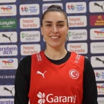 AY-YILDIZLI KADINLAR, İZLANDA’YA BİLENİYOR KAPTAN AYŞE CORA: "DAHA İYİ OYNAYARAK AVRUPA ŞAMPİYONASI'NA GİTMEK İSTİYORUZ" TİLBE ŞENYÜREK: "ÖZLENEN GÜNLERE DÖNMEK İSTİYORUZ"
