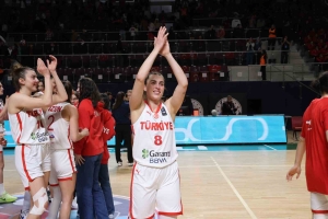 TÜRKİYE - İZLANDA MAÇININ ARDINDAN A MİLLİ KADIN BASKETBOL TAKIMI BAŞANTRENÖRÜ EKREM MEMNUN: "YÜREKTEN OYNAYAN VE MİLLİ TAKIMIN KIYMETİNİ BİLEN OYUNCULARIMIZ VAR" TAKIM KAPTANI AYŞE CORA GALİBİYETİ DEPREMZEDELERE HEDİYE ETTİ SEVGİ UZUN: "ROMANYA'YI DA YENMEK İSTİYORUZ" TİLBE ŞENYÜREK: "MÜCADELEMİZ VE GÜZEL ENERJİMİZLE GALİP GELDİK"