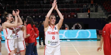 TÜRKİYE - İZLANDA MAÇININ ARDINDAN A MİLLİ KADIN BASKETBOL TAKIMI BAŞANTRENÖRÜ EKREM MEMNUN: "YÜREKTEN OYNAYAN VE MİLLİ TAKIMIN KIYMETİNİ BİLEN OYUNCULARIMIZ VAR" TAKIM KAPTANI AYŞE CORA GALİBİYETİ DEPREMZEDELERE HEDİYE ETTİ SEVGİ UZUN: "ROMANYA'YI DA YENMEK İSTİYORUZ" TİLBE ŞENYÜREK: "MÜCADELEMİZ VE GÜZEL ENERJİMİZLE GALİP GELDİK"