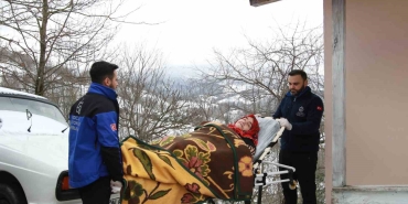 YÜRÜYEMEYEN FİL HASTASI KADINA AMBULANS DESTEĞİ