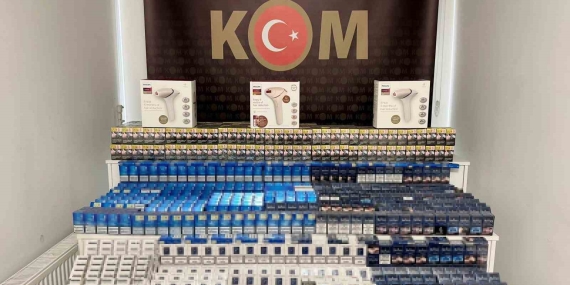 Araçtan 2 bin 300 paket kaçak sigara çıktı