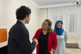 baskan-hurriyet-depremzede-yildiz-ailesini-ziyaret-etti-X3FBOnJE.jpg