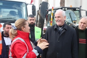 baskan-hurriyet-gundogdu-mahallesinde-karla-mucadele-calismalarini-inceledi-yGcAaiMY.jpg