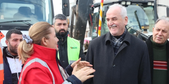Başkan Hürriyet, Gündoğdu Mahallesi’nde karla mücadele çalışmalarını inceledi