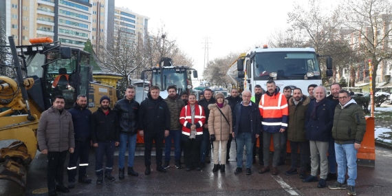 Başkan Hürriyet, karla mücadele çalışmalarını yakından takip ediyor