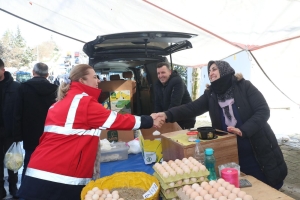 baskan-hurriyet-yuvam-akarca-pazar-esnafini-ziyaret-etti-spwIuJrG.jpeg