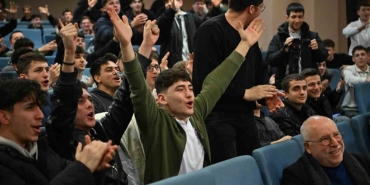 baskan-kocamana-surpriz-karsilama-8hO6Vjew.jpg