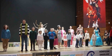 bir-varmis-bir-yokmus-tiyatro-oyunu-ozel-cocuklarla-sahnelendi-QTHePH9d.jpg