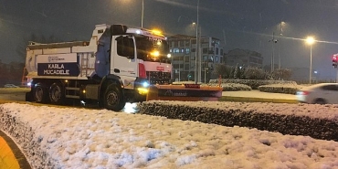 buyuksehirin-kar-mesaisi-canla-basla-suruyor-kocaelide-yollar-acik-ulasimda-aksama-yok-BSnsZE28.jpg