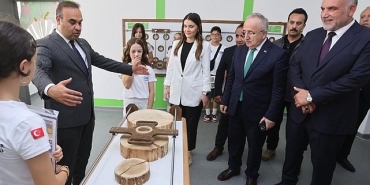 canike-bir-odulde-bakan-kacirdan-X6Ja4Vsw.jpg
