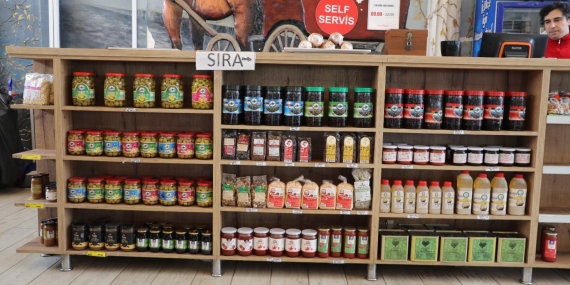 Çınar Halk Market’in doğal ürünleri Gülümse Kafe’de