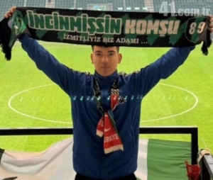 dualar-tribunden-dusen-genc-futbolcu-icin-0-CYM2abHi.jpg