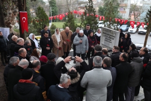 efsane-baskan-leyla-atakan-ve-yol-arkadaslari-kabri-basinda-anildi-JYS2vXJT.jpg