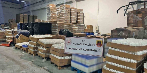 Fabrikada 100 bin kutu sahte şampuan ele geçirildi
