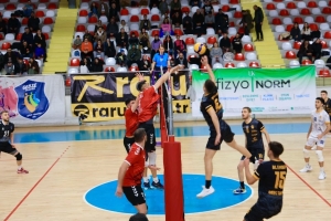 gebze-voleybol-takimi-rakibini-3-0-maglup-etti-53mGPQRn.jpg