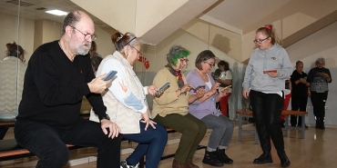 hayatin-icindeyim-ile-hayaller-gercek-oluyor-buyuklerimiz-tiyatroda-hunerlerini-sergileyecek-WVDiqJMF.jpg